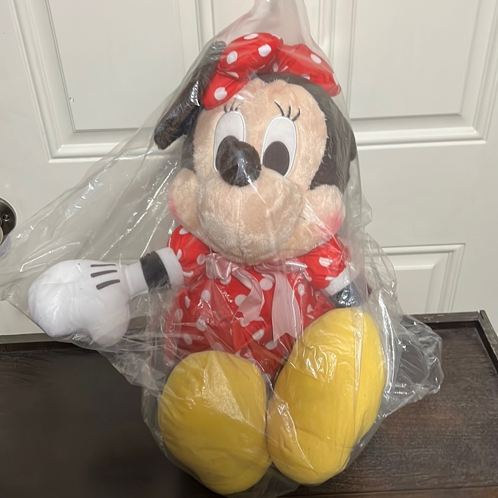 Minnie plushie - Japan exclusive